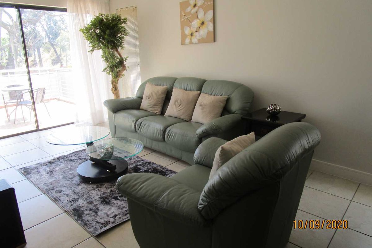 Stylishand Modern  2 Bed 2 Bath Apartment in Great Complex - Photo 3