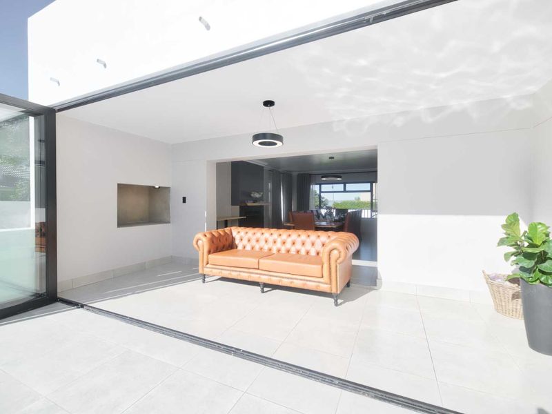 Fully Operational Luxury Guesthouse Steps from Hermanus Cliff Path - Photo 6
