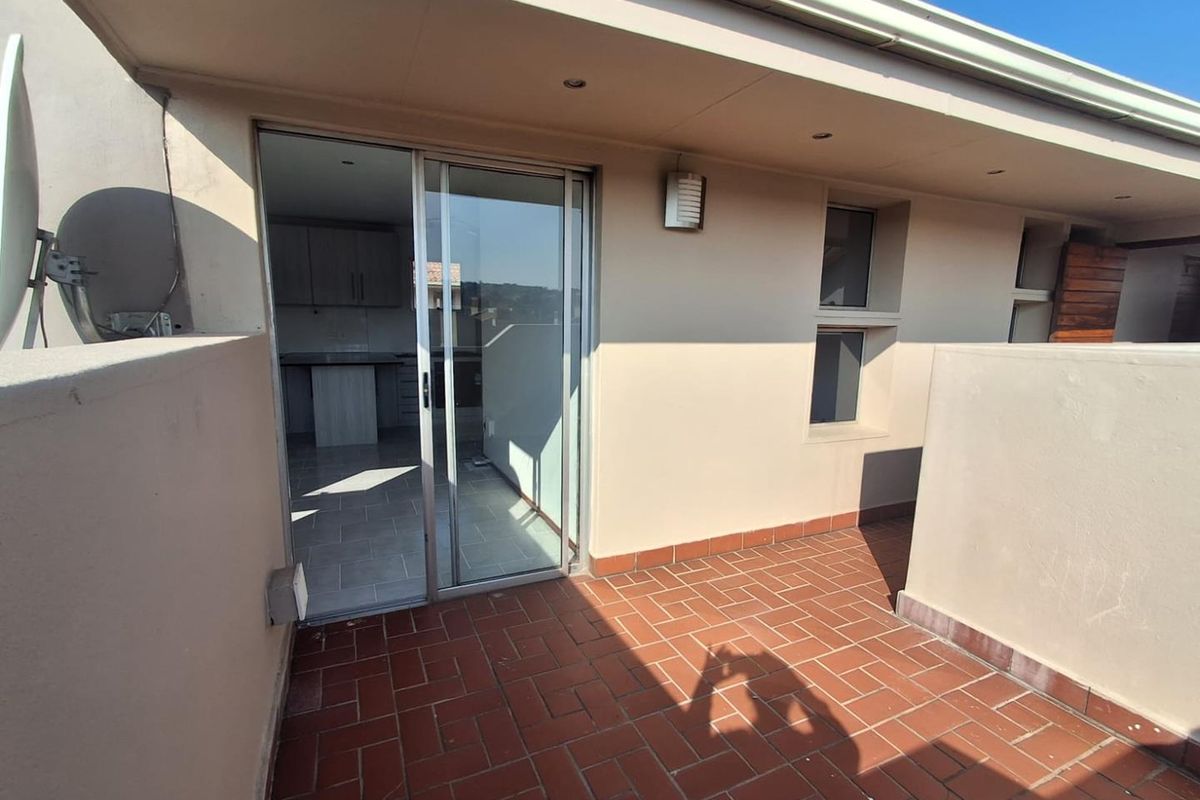 YOUR PERFECT LOCK-UP-AND-GO IN GLENANDA - Photo 2