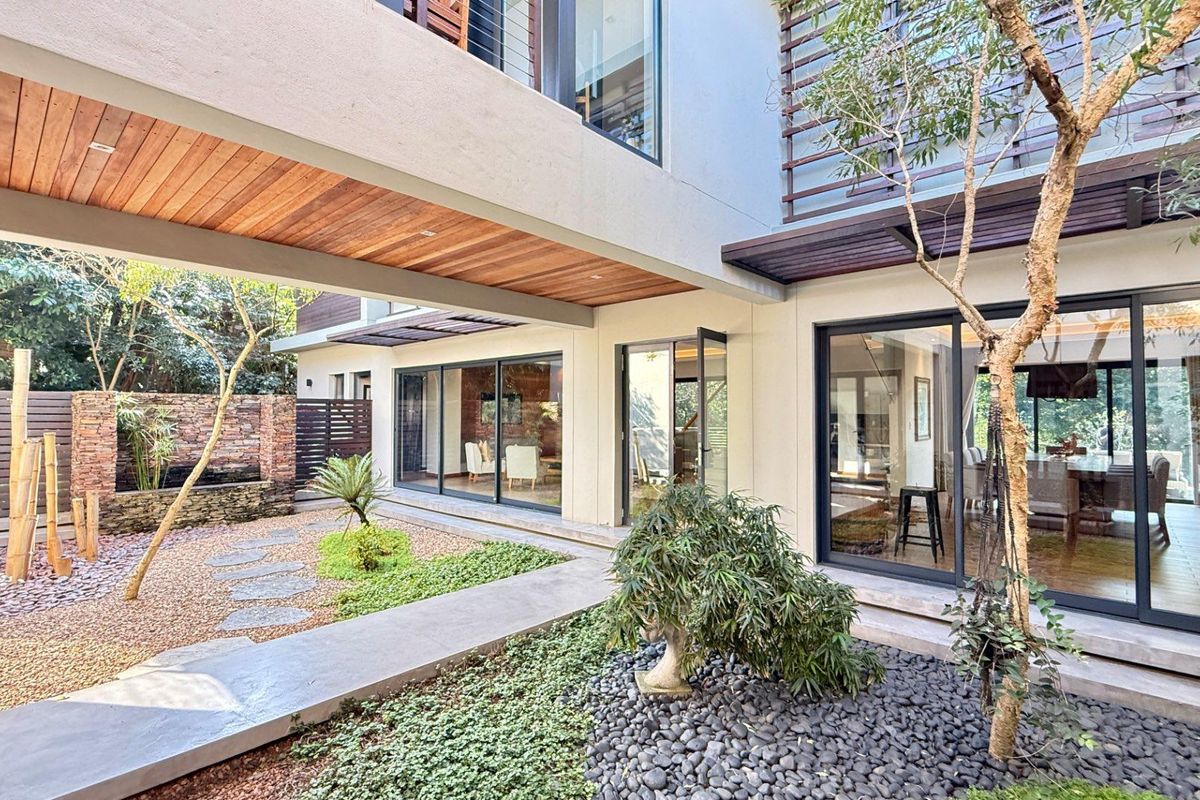 Stunning Family Home - Photo 5