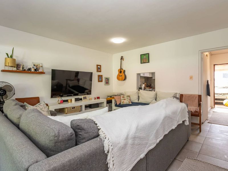 Secure double story townhouse in small complex of 5 units. - Photo 5