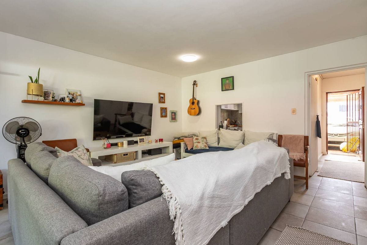 Secure double story townhouse in small complex of 5 units. - Photo 5