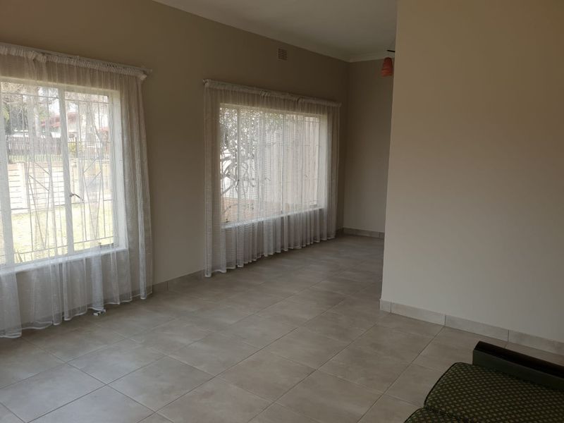 3 Bed House to rent - Photo 10