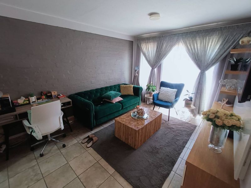 BEAUTIFUL FIRST FLOOR APARTMENT FOR SALE IN ROOIHUISKRAAL!!!!!! - Photo 7