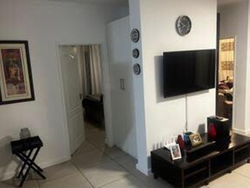 Modern 3 Bedroom for Sale - Photo 8