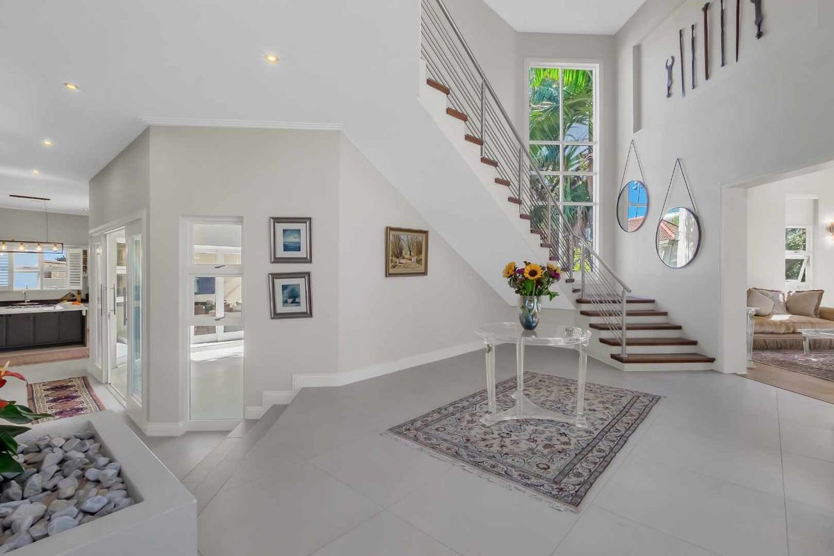 STYLISH 5 BEDROOM RESIDENCE IN DAINFERN VALLEY SECURE ESTATE - Photo 2