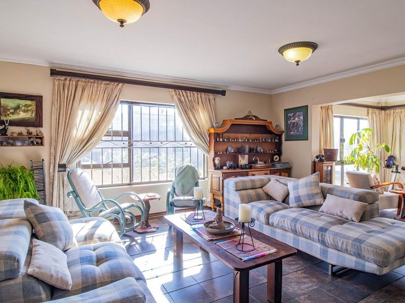 Luxurious 4 Bedroom Riverfront Home in Secure Estate on the Vaal River - Photo 9