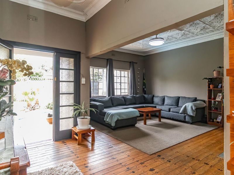 Charming Home: Classic Elegance Meets Modern Comfort! - Photo 6