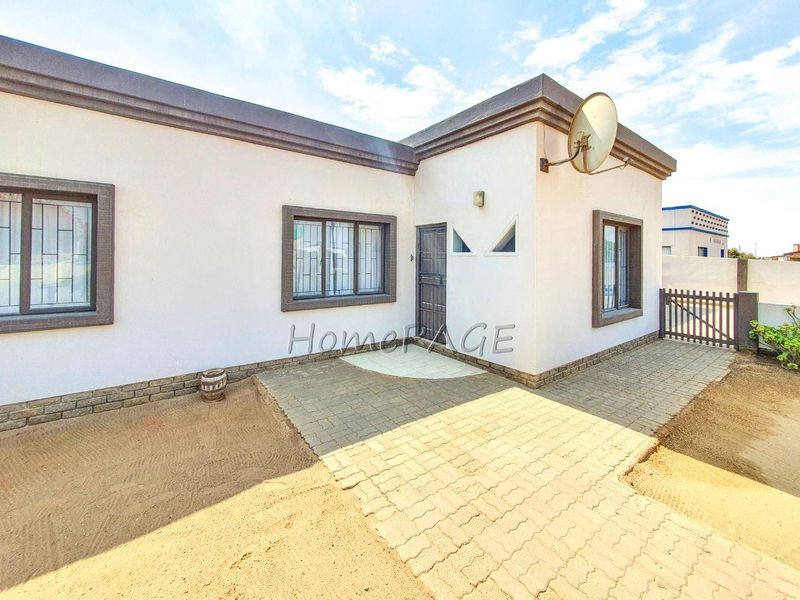 Ext 6, Henties Bay:  3 Bedr Home with 4 Car Garage is for Sale - Photo 3