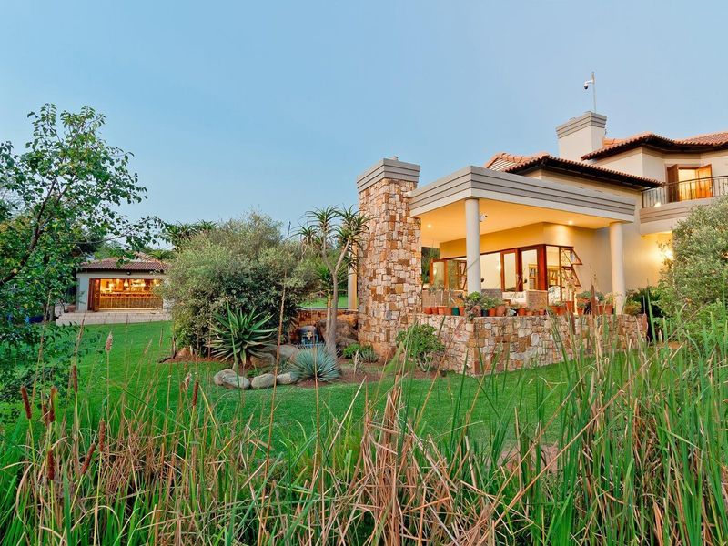 PERFECTLY PRIVATE ENTERTAINER HOME, OOZING WITH CHARACTER AND CHARM WITH A GORGEOUS BREATH-TAKING VIEW - Photo 2