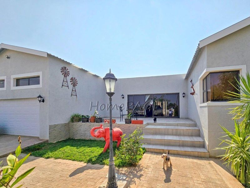 Ext 3, Outjo, Attractive 3 Bedr Home with a Flat is for Sale - Photo 7