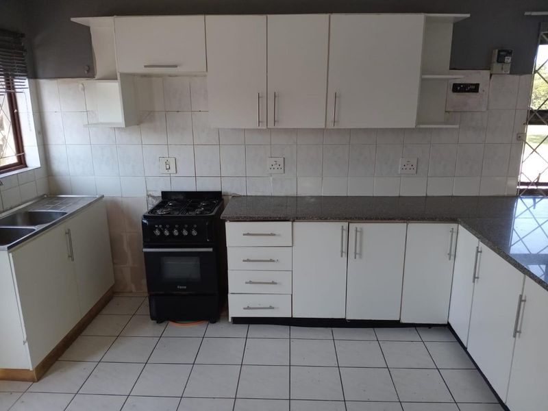 Practical 2-Bedroom Rental in Established Meer En See, Richards Bay - Photo 2
