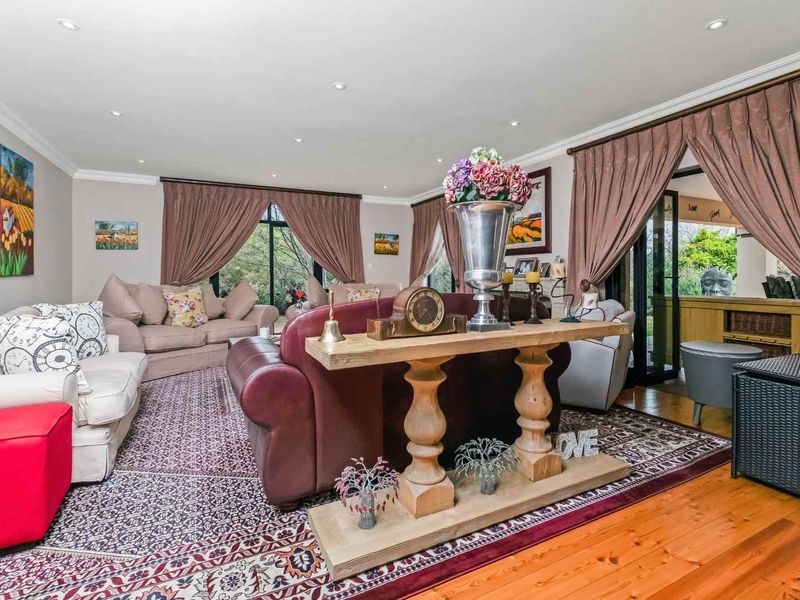 PERFECTLY PRIVATE ENTERTAINER HOME, OOZING WITH CHARACTER AND CHARM WITH A GORGEOUS BREATH-TAKING VIEW - Photo 7
