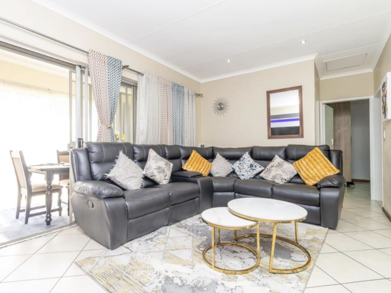 Modern 3 Bedrooms and 2 bathrooms townhouse - Photo 5