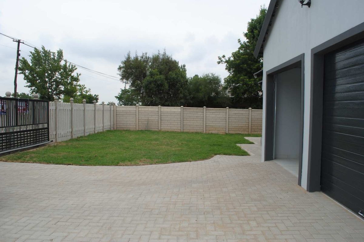 Modern Lovely newly Built home in the center of Riversdal - Photo 2