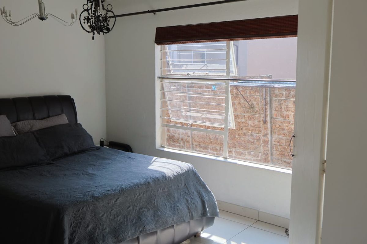 Secure Modern Living in a Peaceful Community - Photo 5