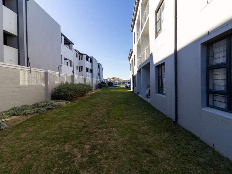 2 Bed 2 Bath Ground Floor Apartment - Photo 4