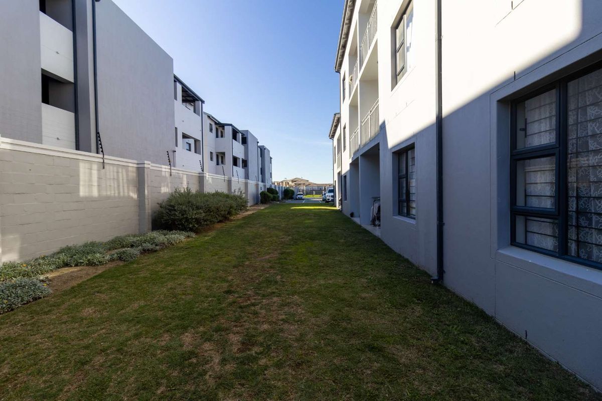 2 Bed 2 Bath Ground Floor Apartment - Photo 4