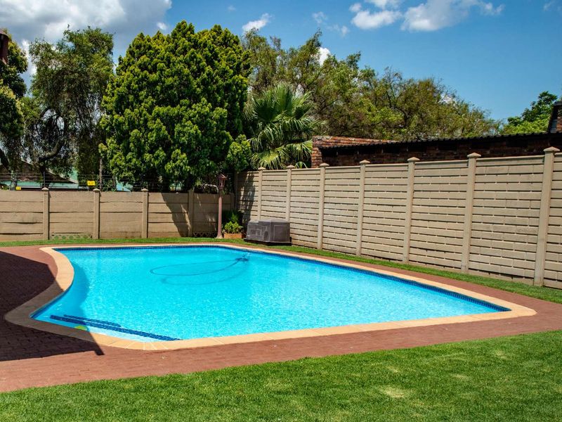 A True Deneysville Gem – Exceptional Value. Stunning 4-bedroom family home offers luxury, security, and convenience in the heart of Deneysville. - Photo 2