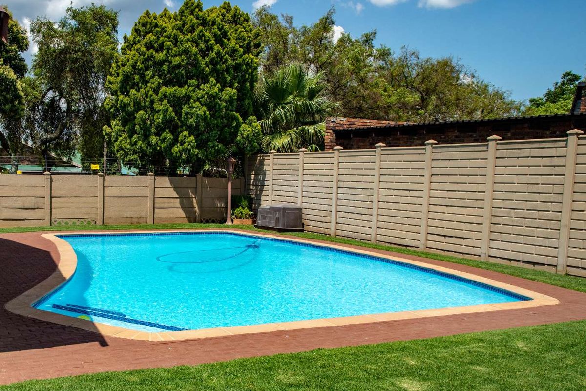 A True Deneysville Gem – Exceptional Value. Stunning 4-bedroom family home offers luxury, security, and convenience in the heart of Deneysville. - Photo 2