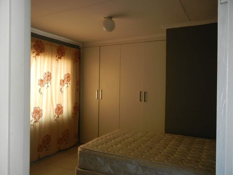 Two bedroom Cottage in Brackendowns - No Pets allowed - Photo 7