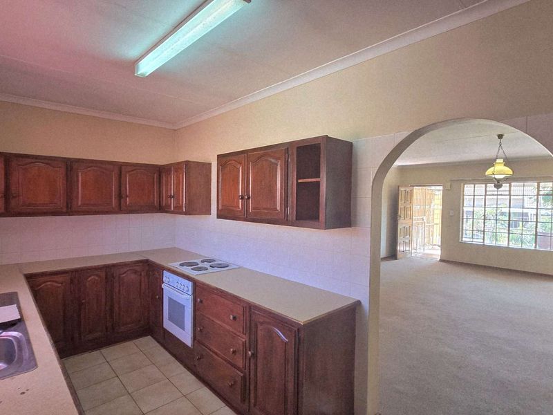 Neat and spa.cious 2 Bedroom Full Title house in Secure Retirement village - Photo 7