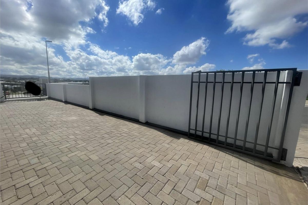 FOR SALE – BEAUTIFUL FREESTANDING HOME AT WATERFRONT - Photo 2