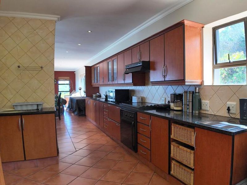 Charming Family Home  in Dwarswegstrand, Garden Route - Photo 6