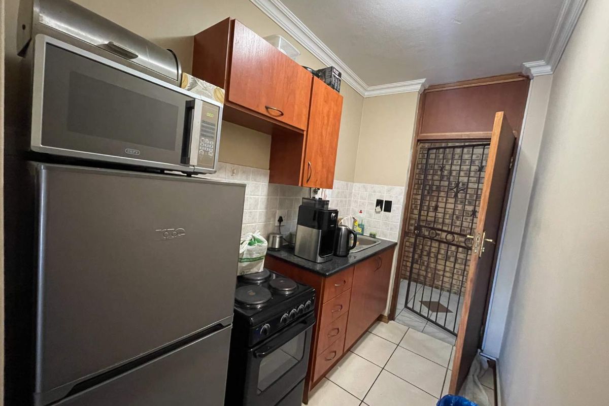 Excellent Location - Photo 5