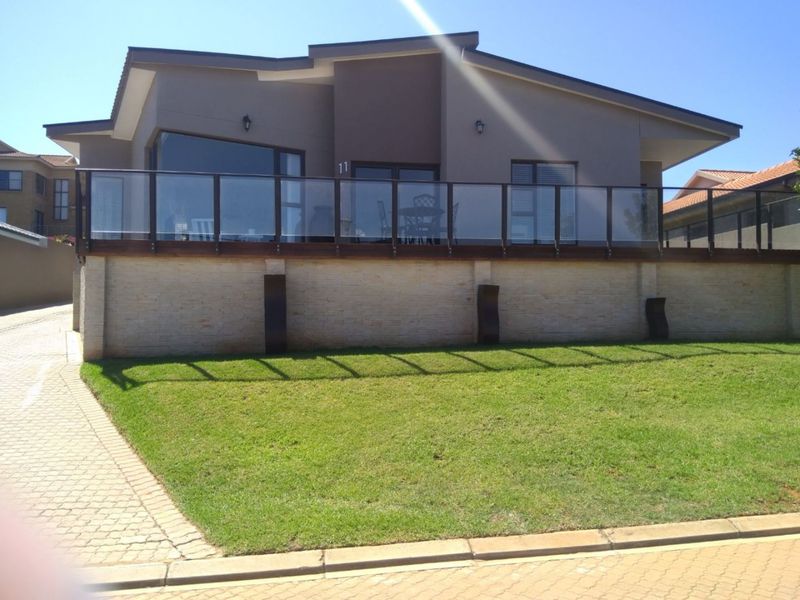 3 BEDROOM DESIGNERS DREAM HOME - Photo 3