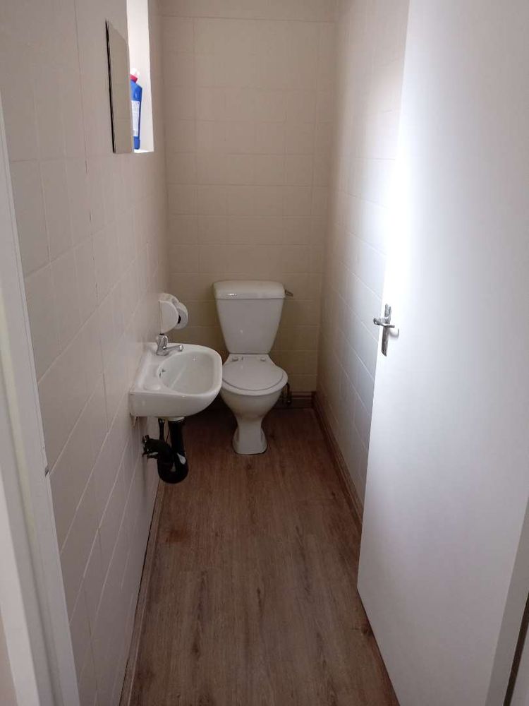 Guest toilet downstairs