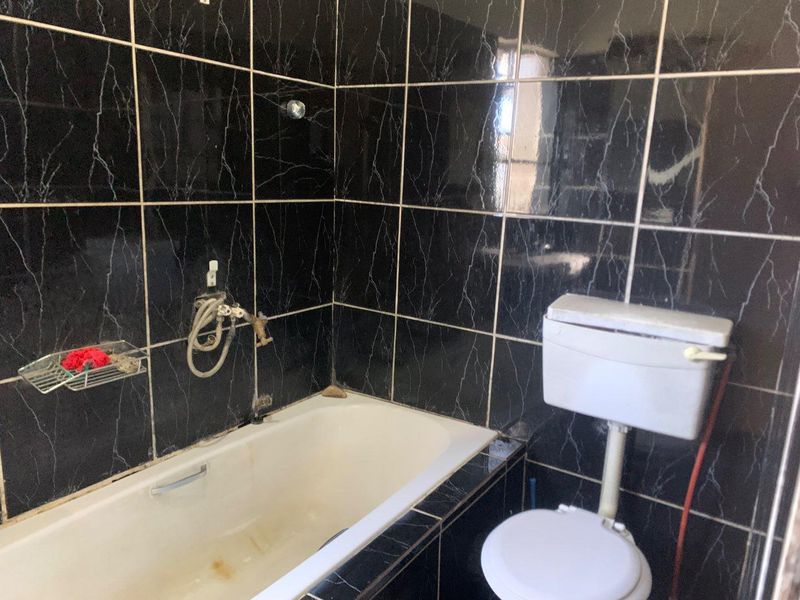 Charming 3/4 Bedroom House for Sale in Rosettenville – A Perfect Investment Opportunity - Photo 9