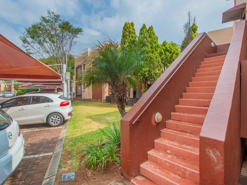 Spacious, Secure Apartment Close to Schools. - Photo 2