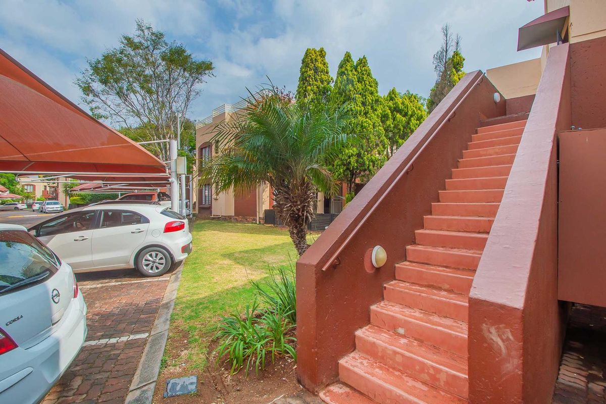 Spacious, Secure Apartment Close to Schools. - Photo 2