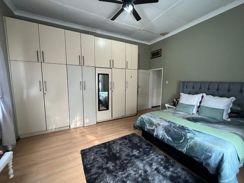 Spacious 3-Bedroom Family Home in Prime Lemoendraai Location – Great Investment Potential! - Photo 3