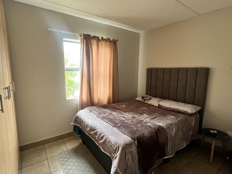 Family-Friendly Living: Kids' Play Area Included!" - Photo 8