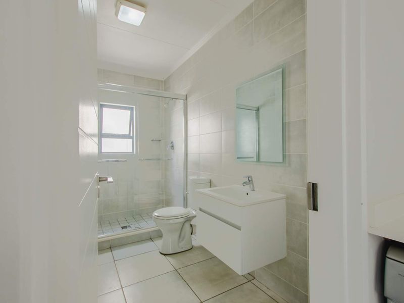 Modern Elegance & Effortless Living - Photo 4