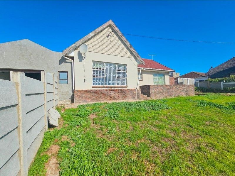 Elevated 3-Bed Family Home with Flatlet, Beautiful Kitchen & Panoramic Despatch Views - Photo 2