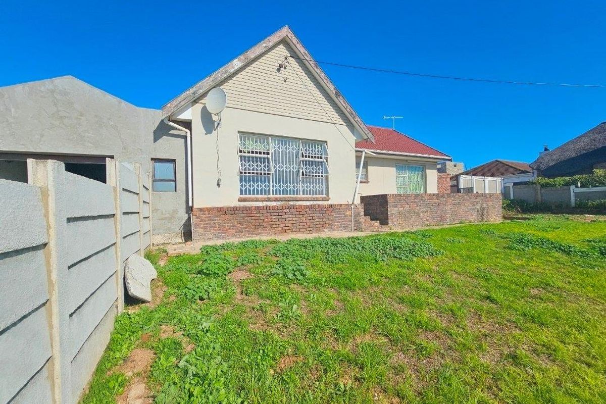 Elevated 3-Bed Family Home with Flatlet, Beautiful Kitchen & Panoramic Despatch Views - Photo 2