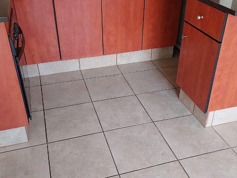 TWO BEDROOM APARTMENT IN  PRETORIA NORTH : 1 JULY 2026. - Photo 2