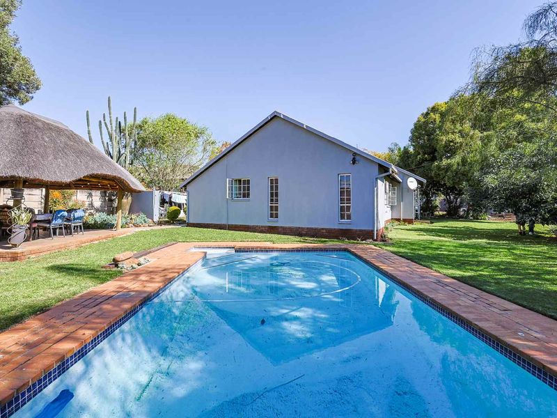 Beautiful 3-Bedroom Family Home with Fantastic Entertainment Areas in Meyerspark - Photo 6
