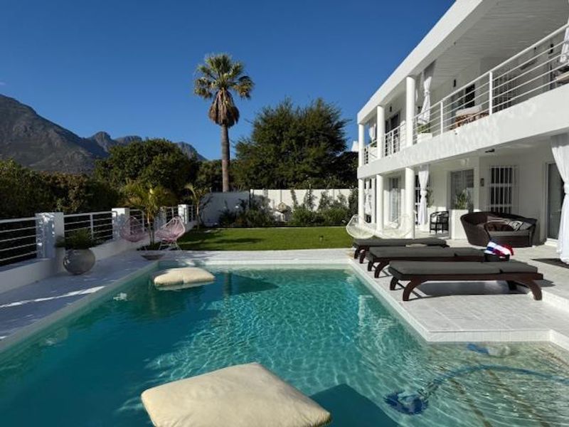 Stylish , Sunny , Home with Views - Photo 6
