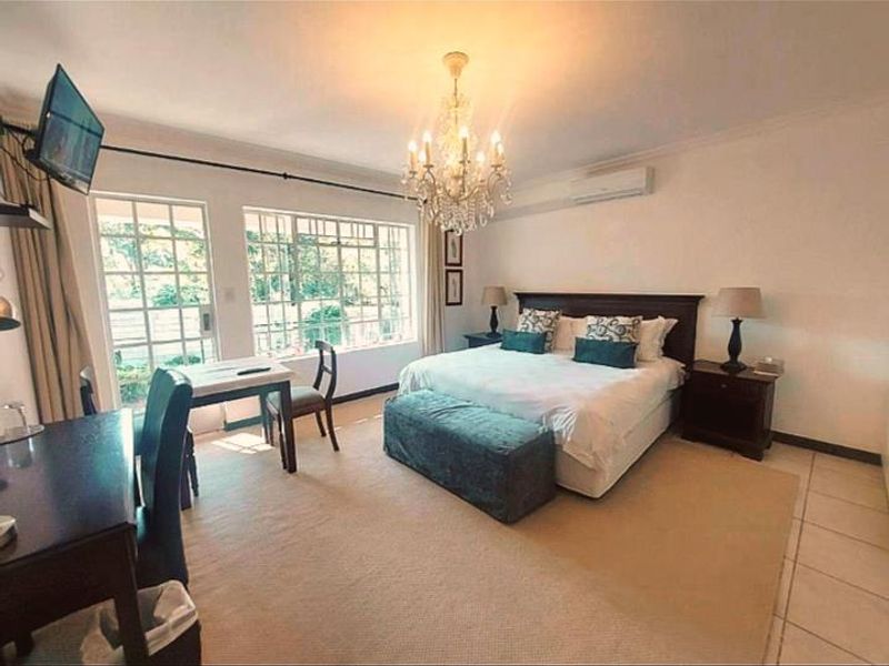 Luxury Seven-Bedroom Apartment for Rent — Edenburg, Sandton Located in the heart of Edenburg, Sandton, this expansive seven-bedroom, seven-bathroom apartment - Photo 7