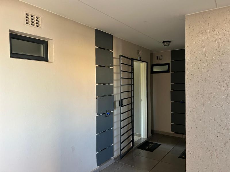 Cranes@Riverside Apartment with a balcony , 2 beds, 1 bath - Photo 3