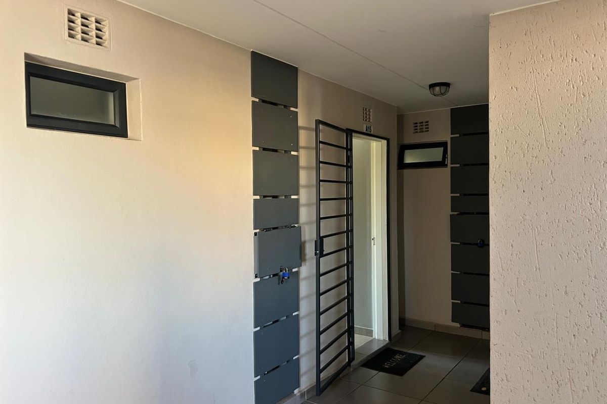 Cranes@Riverside Apartment with a balcony , 2 beds, 1 bath - Photo 3