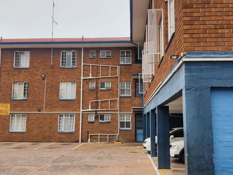 **Starter Apartment in Sunnyside, Pretoria – Ideal for Students or Investors** - Photo 3