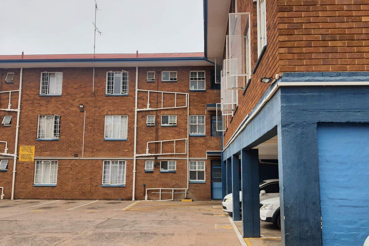 **Starter Apartment in Sunnyside, Pretoria – Ideal for Students or Investors** - Photo 3