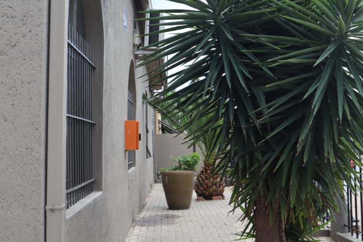 Perfect opportunity for Tourism related or Car Rental Company. - Photo 2