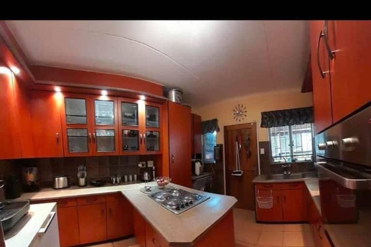 3 Bedroom House for Sale - Photo 2