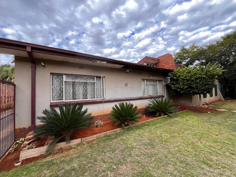 Versatile 3-Bedroom Property with 2-Bedroom Flatlet and Business Potential - Photo 3